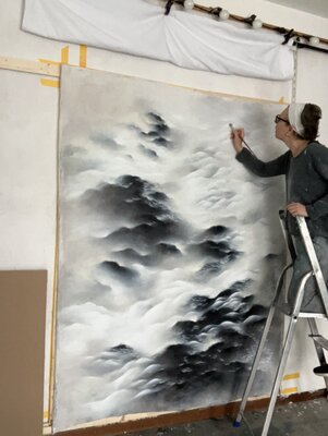 Francesca Borgo nello studio: Oversize painting - final details in the studio