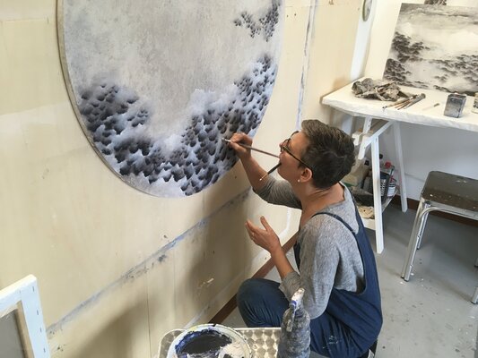 Francesca Borgo nello studio: October 2021 - preparing a tondo painting for an art fair