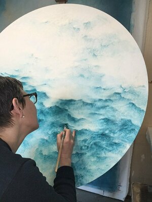 Francesca Borgo nello studio: Working on details of a new tondo on canvas - Jan 2022