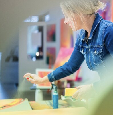Karolin Brünink in de studio
