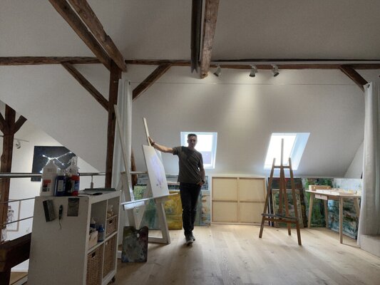 Anselm Homey in de studio