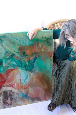 Patricia Caldevilla in de studio: Este cuadro fue seleccionado en un importante concurso de Pintura de España. Premio Reina Sofía. AEPE