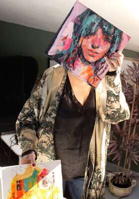 Patricia Caldevilla in de studio: siempre pinto a la mujer, para ponerla en valor para hacerla protagonista. Para expresar lo femenino. buscar la esencia femenina