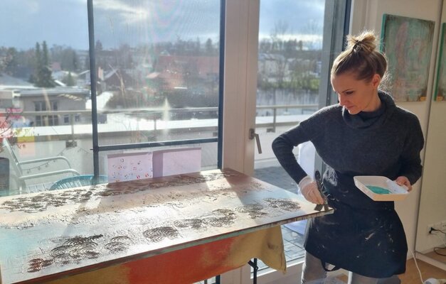 Art of K - Kathleen Simon in de studio