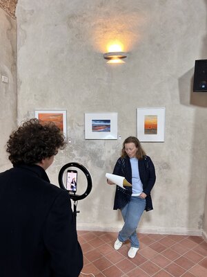 Sonja Kalmanfi nello studio: Interview zur Ausstellung 2025 im Convento Francescano