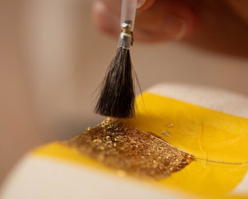 VESNA GARIC im Studio: Pose de la feuille d'or