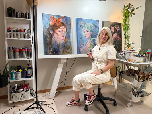 Nathalie Perler in de studio: Dans mon atelier, travaillant sur 3 tableaux en même temps