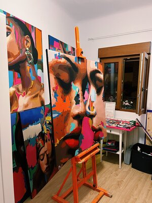 Nana Artamonova in de studio