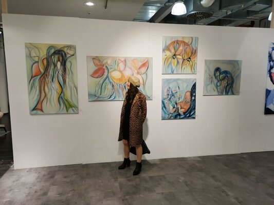 Gudy Steinmill-Hommel in de studio: Ausstellung Hamburg.....