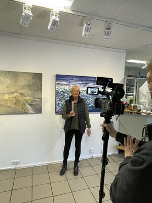 Ulrike Schmelter dans le studio: Interview und Filmaufnahme zur Ausstellung "NATÜRlich ZWEI" im Kunstverein Bonn Bad-Godesberg
