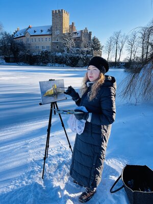 Jeannette Reupke in the Studio: Painting at the castle