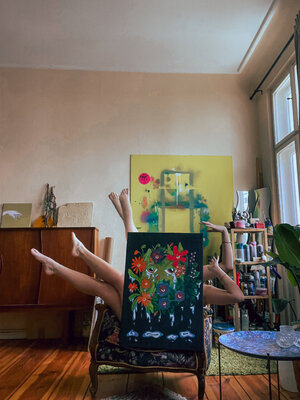 Hannah Bömer in de studio