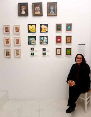 Laurianne Lopez im Studio: En la inauguración en FUCAR22 Art Gallery - Madrid - España