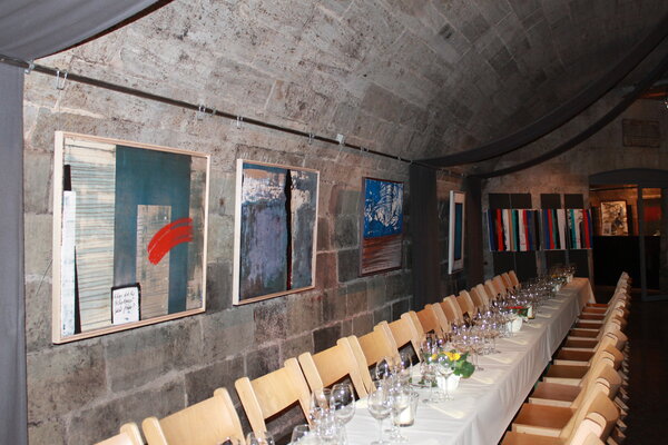 Rolf Lorenz im Studio: Vorbereitung zum Dinner in einer Ausstellung