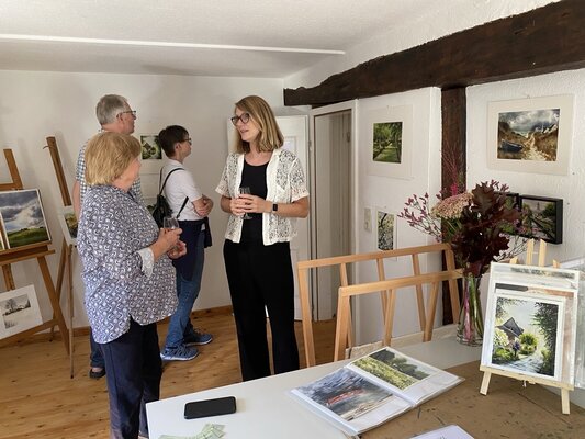 Annett Coumont in de studio: Artist Talk Annett Coumont with the Mayor of Bergisch Gladbach at my studio "Halfen Dombach 1"