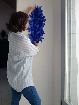 Daria Startseva in the Studio: Die Entfaltung der Installation im Raum-Kontext