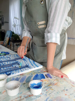 Daria Startseva in the Studio: Ein Moment beim Arbeiten. Meine Lieblingszeit im Studio ist beim Tageslicht - so kann ich wirklich alle feinen Farbnuancen sehen