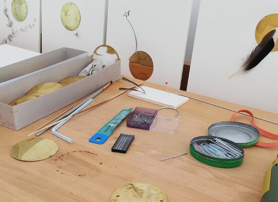 ANJA ASCHE nello studio: ANJA ASCHE – Studio auf Schwanenwerder | AiR Cordts-Art-Foundation