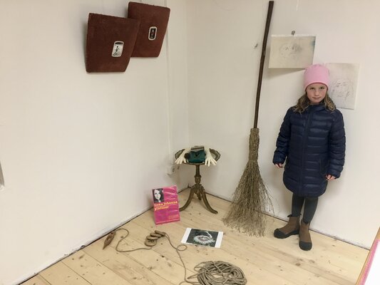 Ilona Johanna Plattner in de studio: Besucher konnten im Temporären Atelier selbst eine Installation zusammen stellen