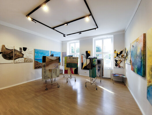 Gabriele Hofer en el estudio: In der Galerie