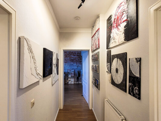 Gabriele Hofer en el estudio: In der Galerie