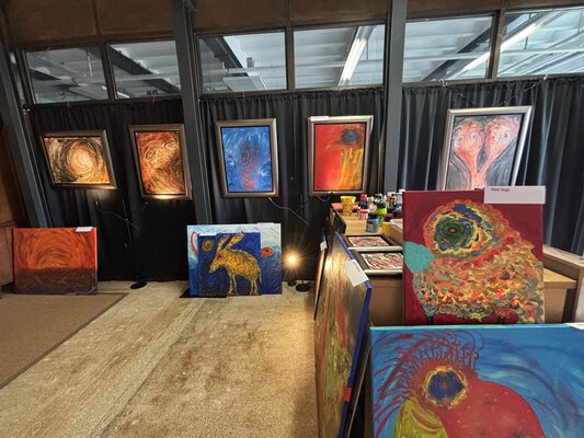 Peer The New Dutch Painter in de studio: My Studio & Gallery is full with amazing art works and colors!