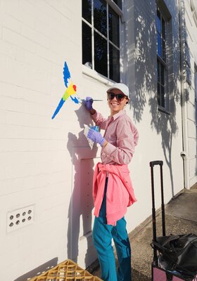 Anna Schwank dans le studio: Mural painting Sydney