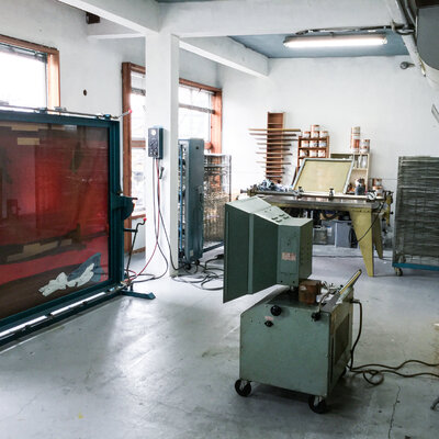 mocchi mocchi en el estudio: “Where every step of our silkscreen artworks is created by hand – from preparing screens to final printing.”