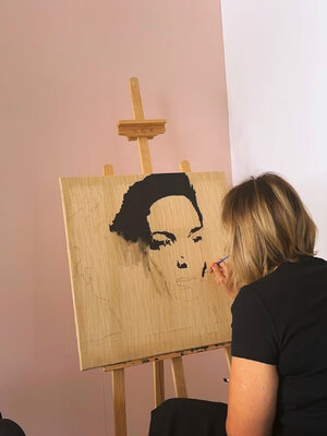 Isabelle Tretola nello studio