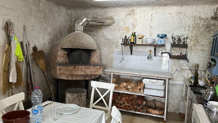 Gianni Liotti in the Studio: atelier di Gianni Liotti  -  pizza art- side