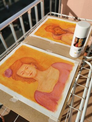 Luís Bastos nello studio: Varnishing some oil pastels.
