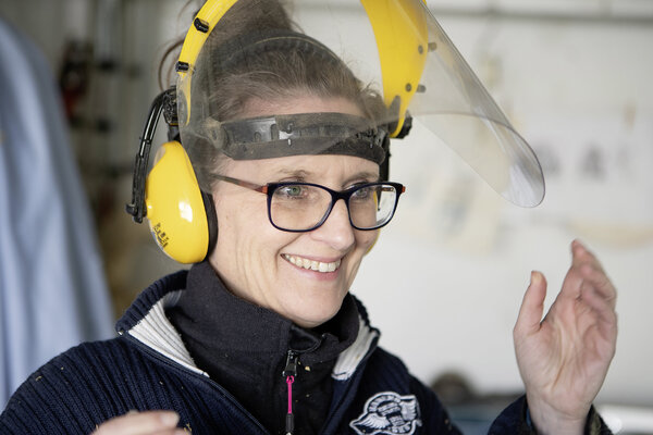 Petra Goetz dans le studio: Ein Tag im Sägwerk.