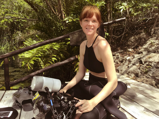 Mallory Morrison nello studio: Shooting in the Cenotes, Mexico