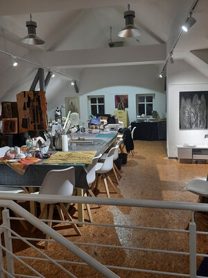Anke Pradel-Schönknecht nello studio: Einblick in mein relativ aufgeräumtes Studio