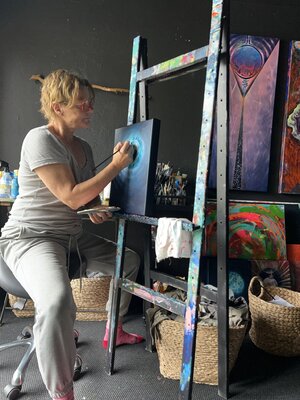 Mattie Rasmussen dans le studio: I feel deeply privileged that painting is my livelihood, and at the same time, it is a source of greater self-insight — both for me and for many others.