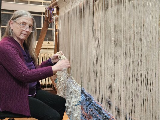 Myra Reichel in de studio: Loom with Myra weaving a new series of work - The Causes and Results of Homelessness in the process of being woven.