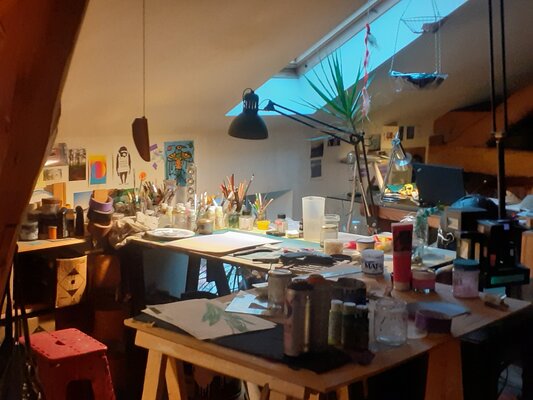 Dk Derkomaï in de studio: Atelier intérieur