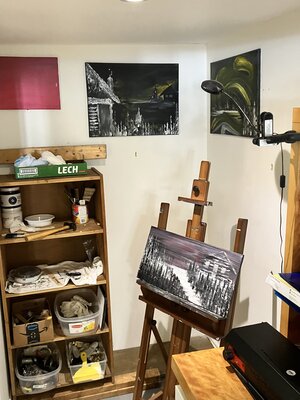 David Coulson dans le studio: My little corner where my easel sits.  In the back of the tattoo studio.
