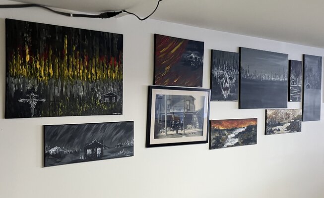 David Coulson dans le studio: On the wall in my tattoo station.