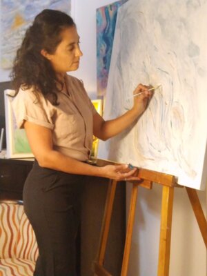 Juliana María de los Ángeles Modenutti dans le studio: Creando detalles