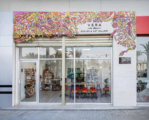 Vera Karina Cannita in de studio: Esta es la fachada de mi Atelier Vera de Plomo... el lugar de mis sueños