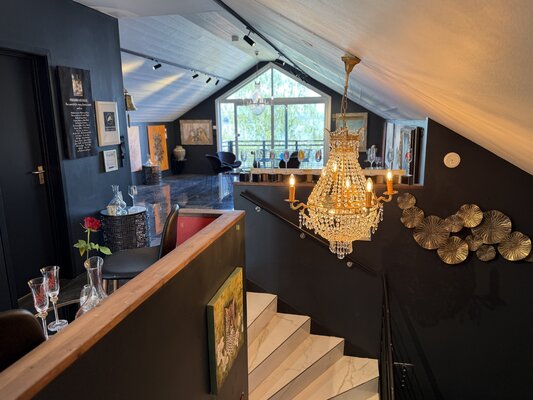 Mariann Haukaas in the Studio: Welcome to Gallery Art on the menue!