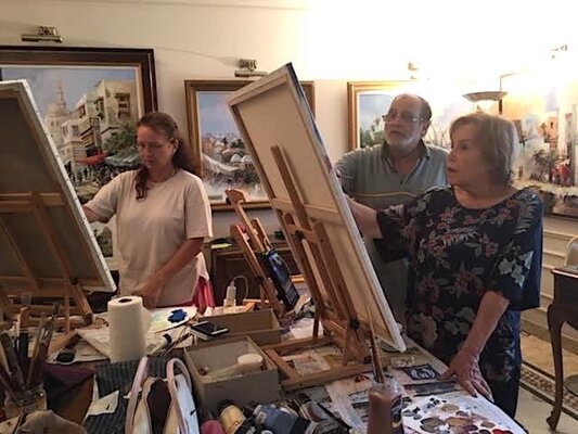 Mansour Ahmed en el estudio: Teaching select students is a little “side gig” for Mansour that he enjoys so much