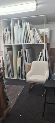 Sabine Thatje-Körber in de studio: Bilderregal