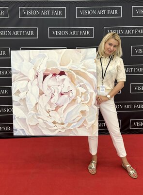 Ulyana Korol in the Studio: At Vision Art Fair Marbella 2024 with Diana peony painting.