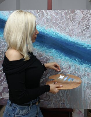 Ulyana Korol in the Studio: While working on “Lost perfection”