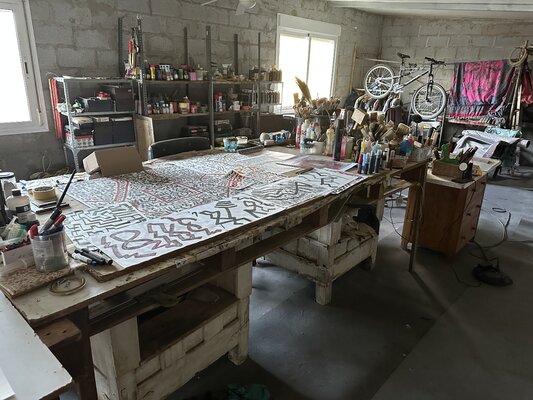 Maximilian Götzen en el estudio: One of my work tables. I like to work flat