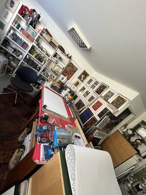 Mehmet Akarsel in the Studio: ✌️🧑‍🎨