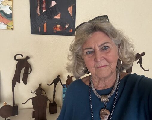 Mona Henry dans le studio