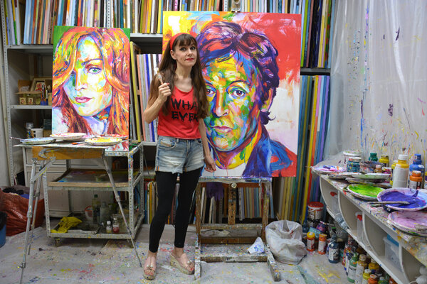 Iryna Kastsova im Studio: Photo in the workshop